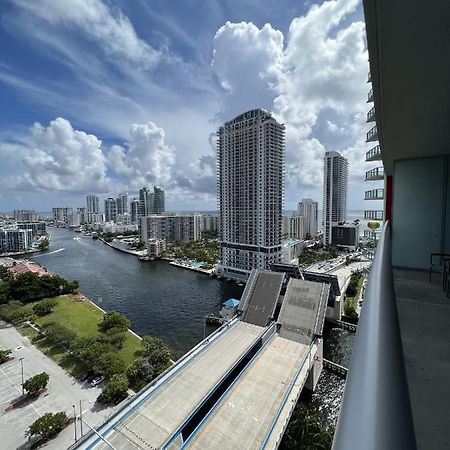 הלנדל ביץ' 23Rd Floor Luxury & Spacious Beachwalk Resort Apartment With Amazing View מראה חיצוני תמונה