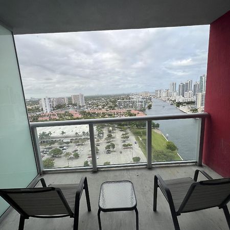 הלנדל ביץ' 23Rd Floor Luxury & Spacious Beachwalk Resort Apartment With Amazing View מראה חיצוני תמונה
