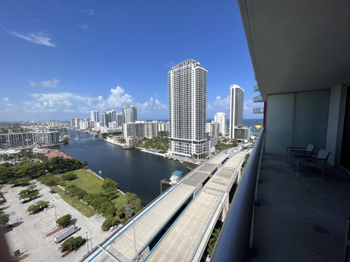 הלנדל ביץ' 23Rd Floor Luxury & Spacious Beachwalk Resort Apartment With Amazing View מראה חיצוני תמונה