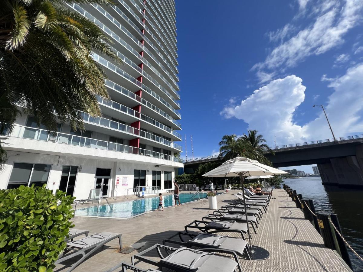 הלנדל ביץ' 23Rd Floor Luxury & Spacious Beachwalk Resort Apartment With Amazing View מראה חיצוני תמונה