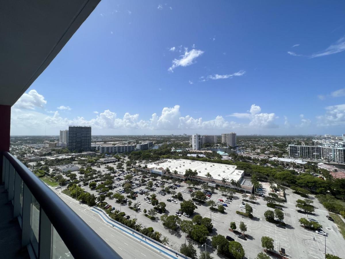 הלנדל ביץ' 23Rd Floor Luxury & Spacious Beachwalk Resort Apartment With Amazing View מראה חיצוני תמונה