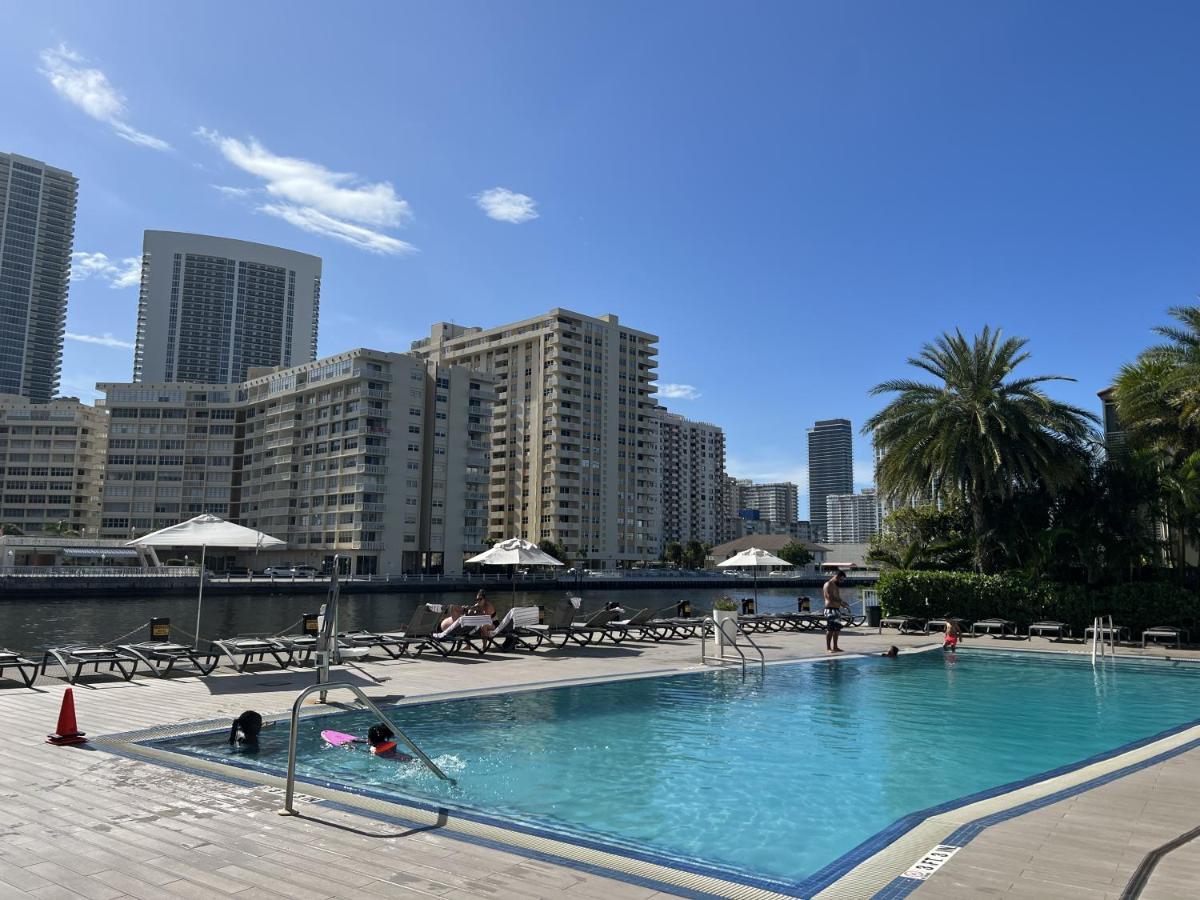 הלנדל ביץ' 23Rd Floor Luxury & Spacious Beachwalk Resort Apartment With Amazing View מראה חיצוני תמונה
