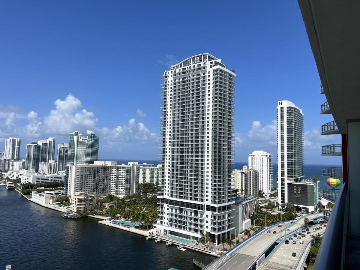 הלנדל ביץ' 23Rd Floor Luxury & Spacious Beachwalk Resort Apartment With Amazing View מראה חיצוני תמונה