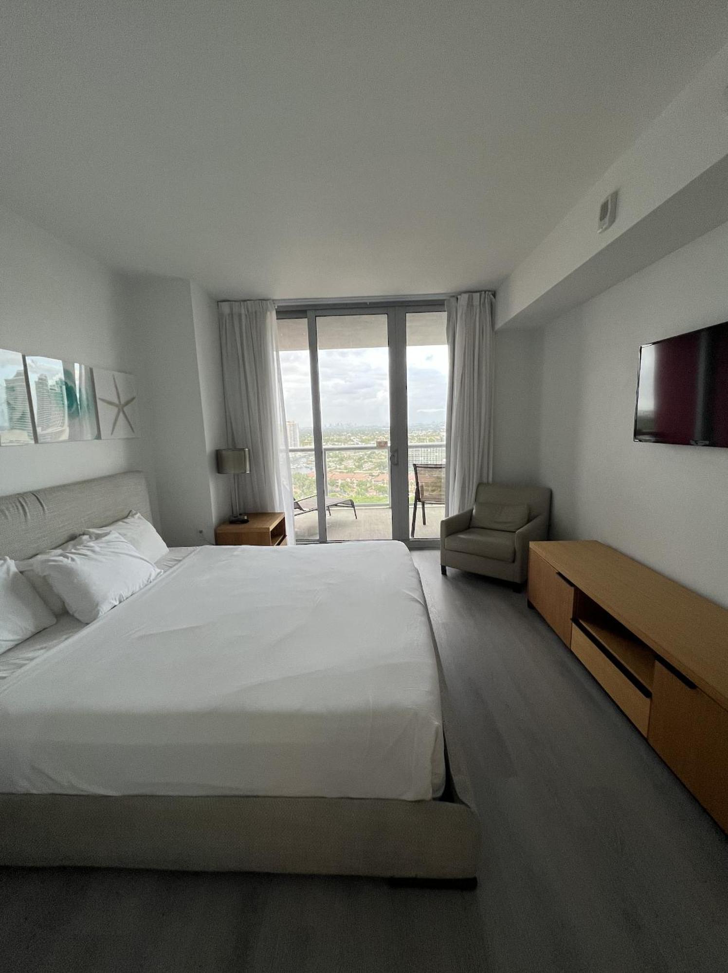 הלנדל ביץ' 23Rd Floor Luxury & Spacious Beachwalk Resort Apartment With Amazing View מראה חיצוני תמונה