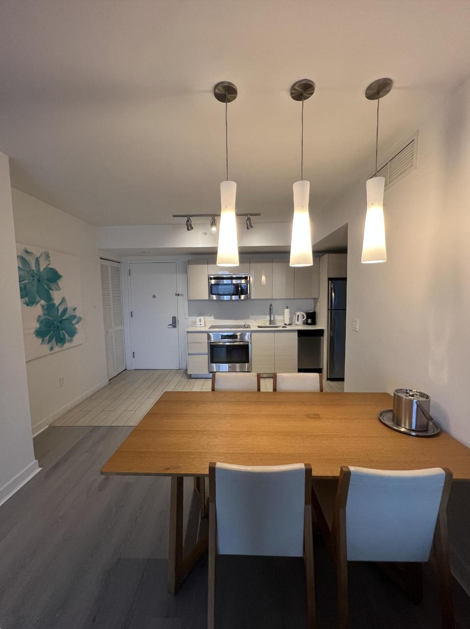 הלנדל ביץ' 23Rd Floor Luxury & Spacious Beachwalk Resort Apartment With Amazing View מראה חיצוני תמונה