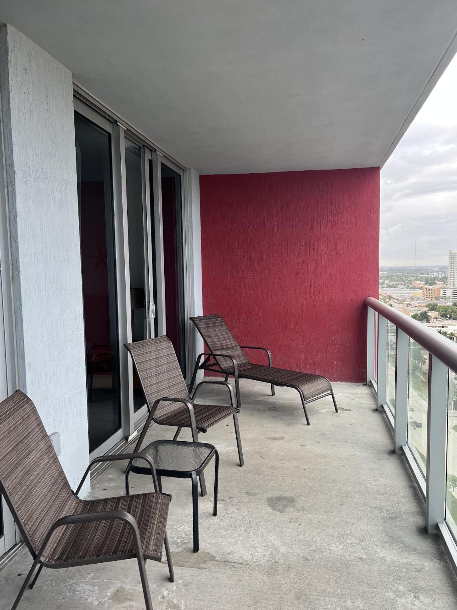 הלנדל ביץ' 23Rd Floor Luxury & Spacious Beachwalk Resort Apartment With Amazing View מראה חיצוני תמונה