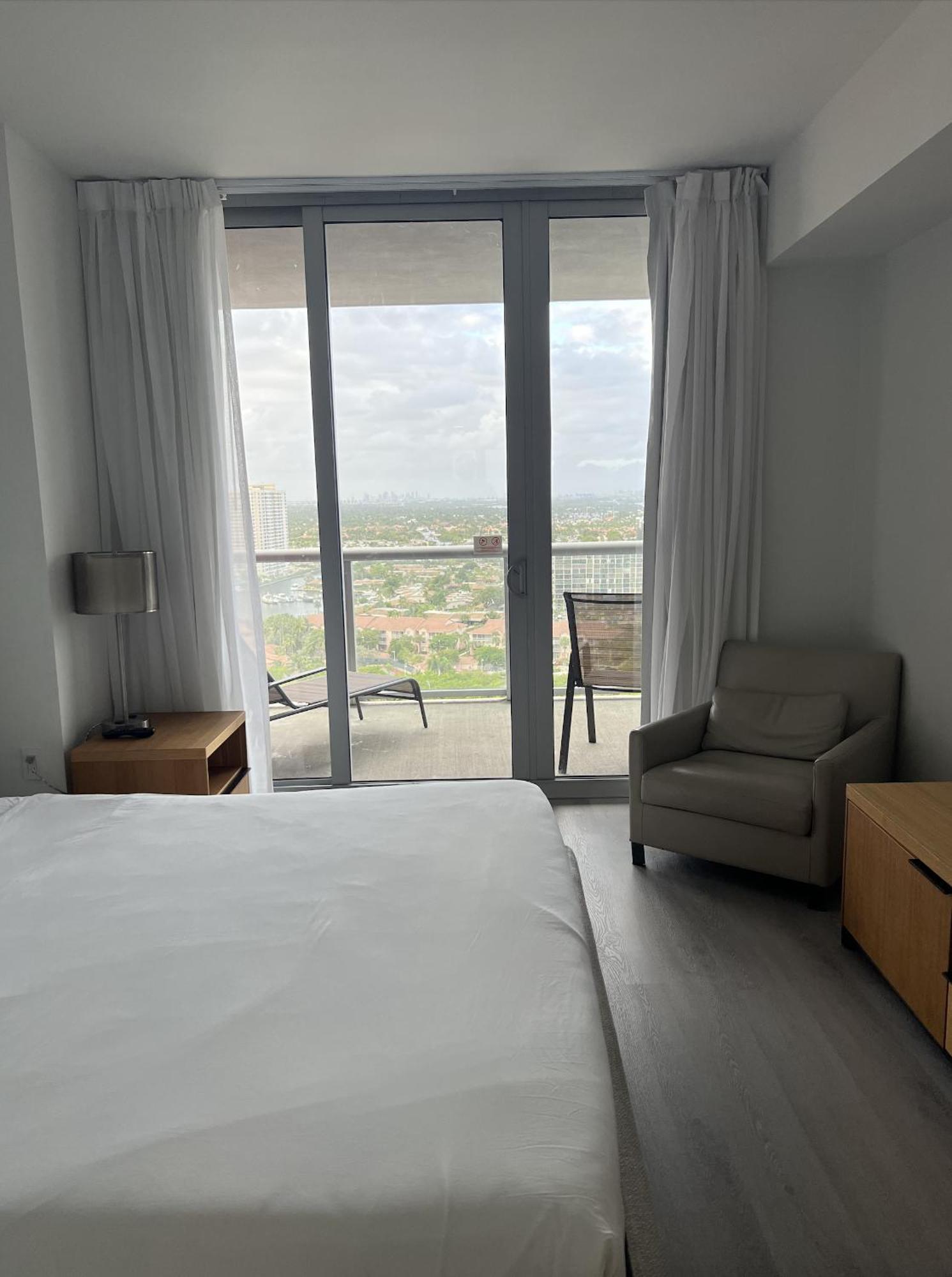 הלנדל ביץ' 23Rd Floor Luxury & Spacious Beachwalk Resort Apartment With Amazing View מראה חיצוני תמונה