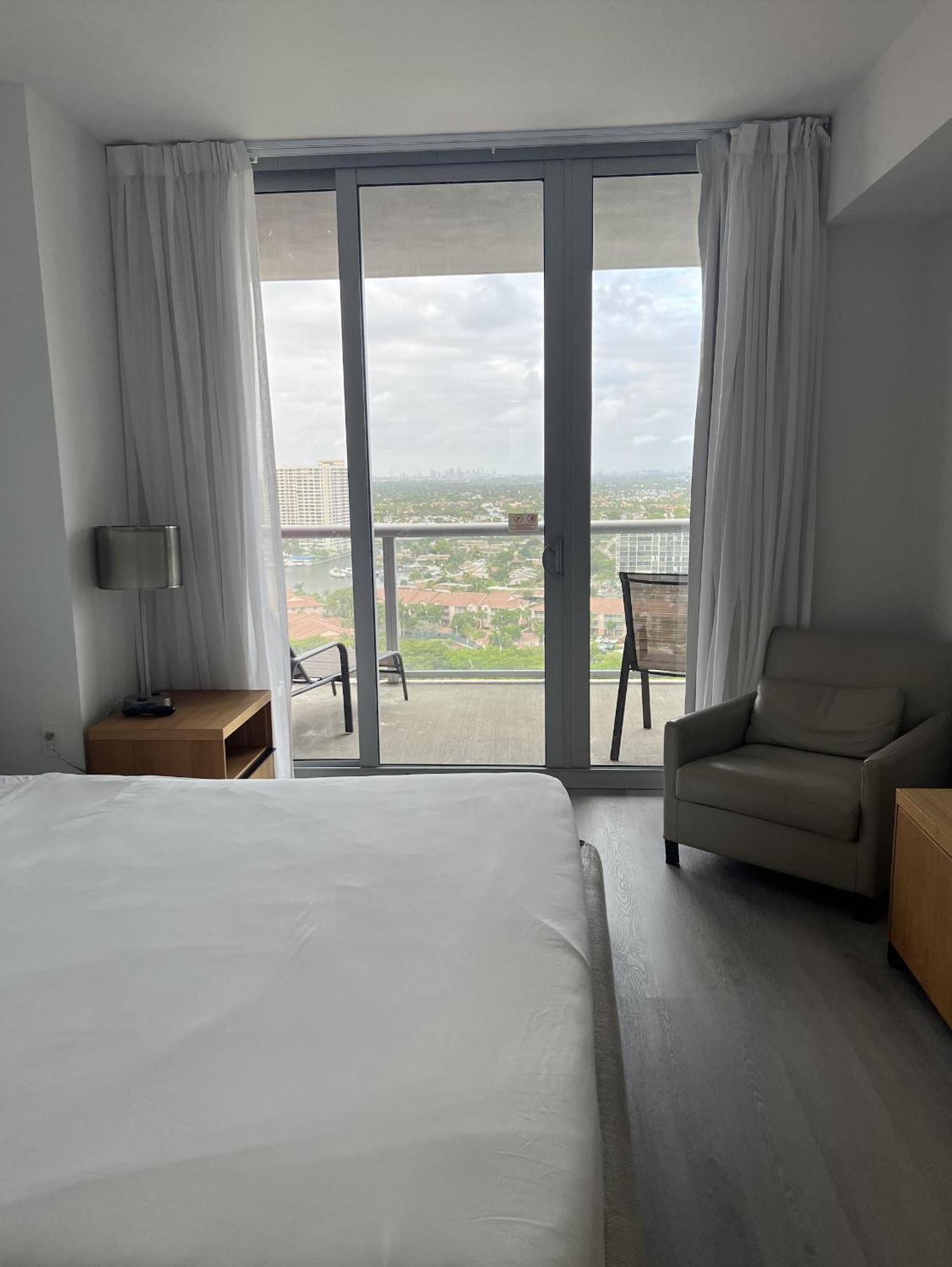 הלנדל ביץ' 23Rd Floor Luxury & Spacious Beachwalk Resort Apartment With Amazing View מראה חיצוני תמונה