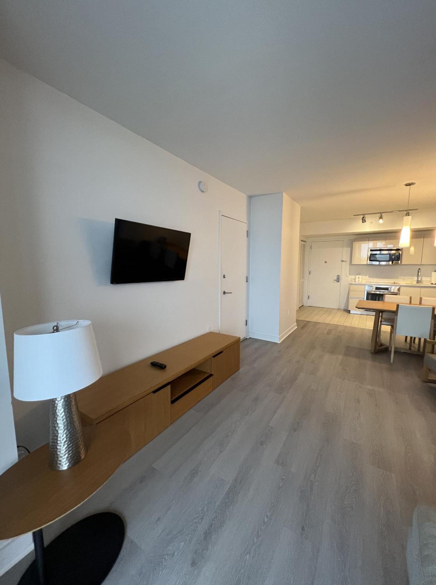 הלנדל ביץ' 23Rd Floor Luxury & Spacious Beachwalk Resort Apartment With Amazing View מראה חיצוני תמונה