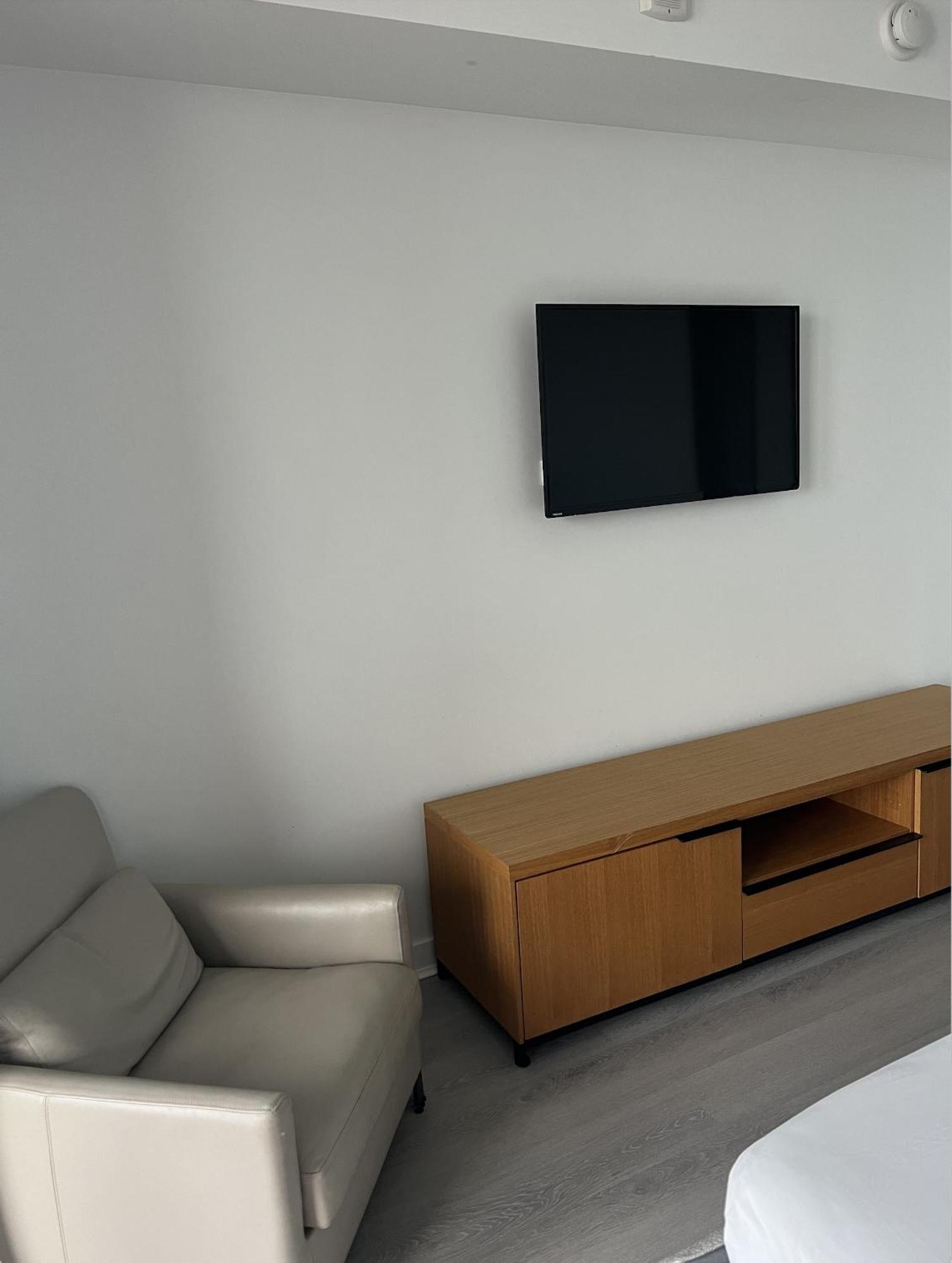 הלנדל ביץ' 23Rd Floor Luxury & Spacious Beachwalk Resort Apartment With Amazing View מראה חיצוני תמונה