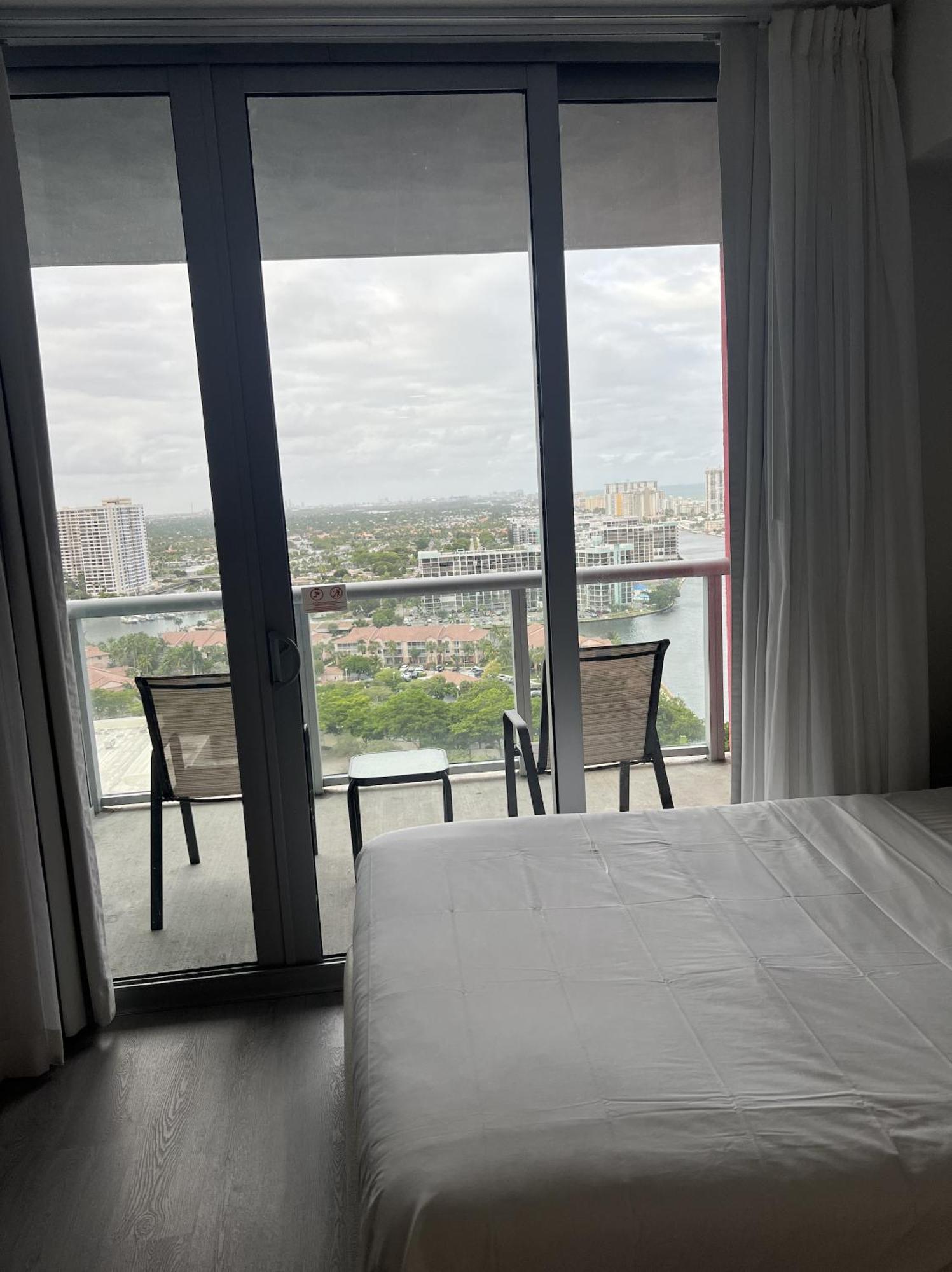 הלנדל ביץ' 23Rd Floor Luxury & Spacious Beachwalk Resort Apartment With Amazing View מראה חיצוני תמונה