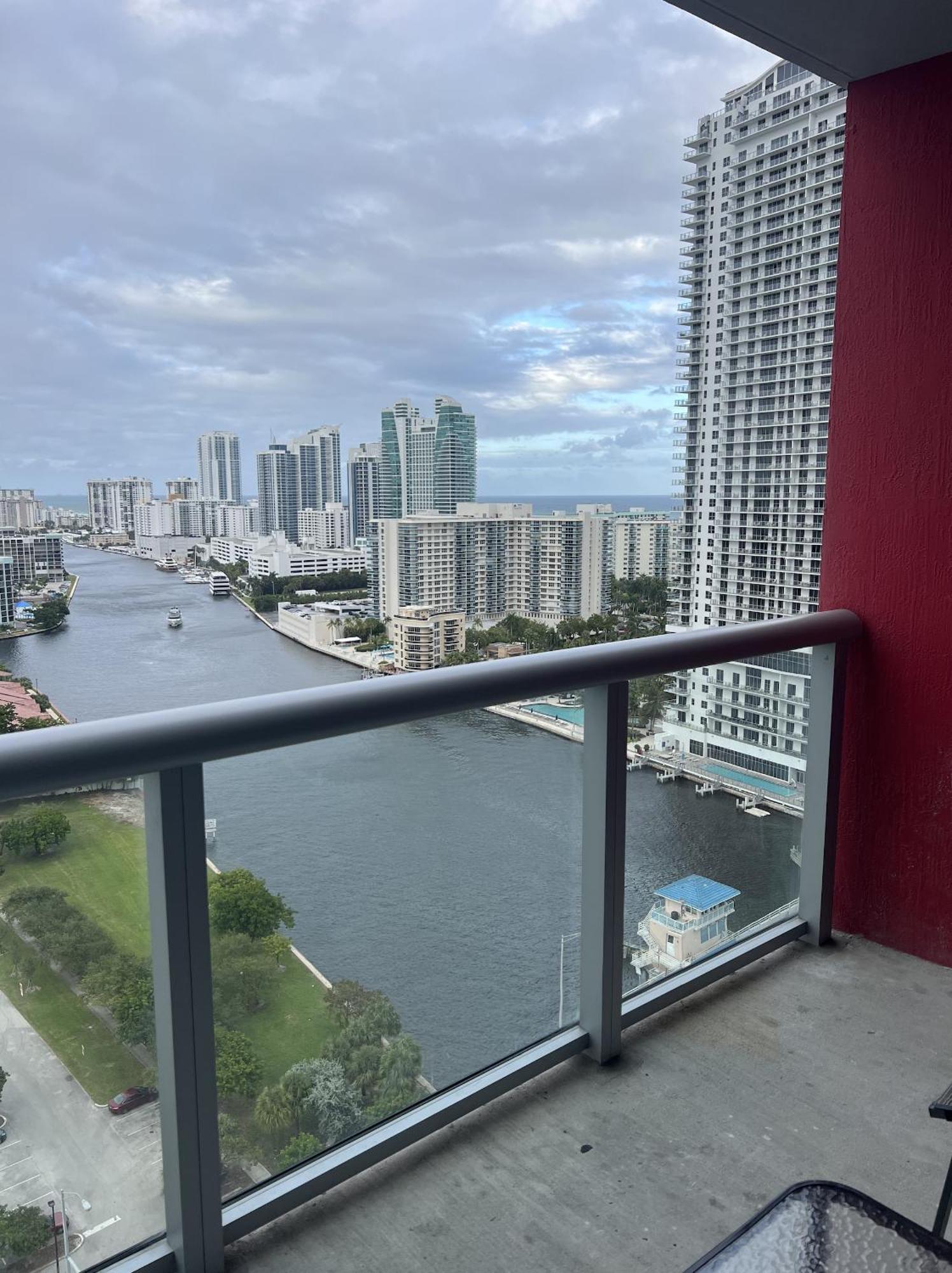 הלנדל ביץ' 23Rd Floor Luxury & Spacious Beachwalk Resort Apartment With Amazing View מראה חיצוני תמונה