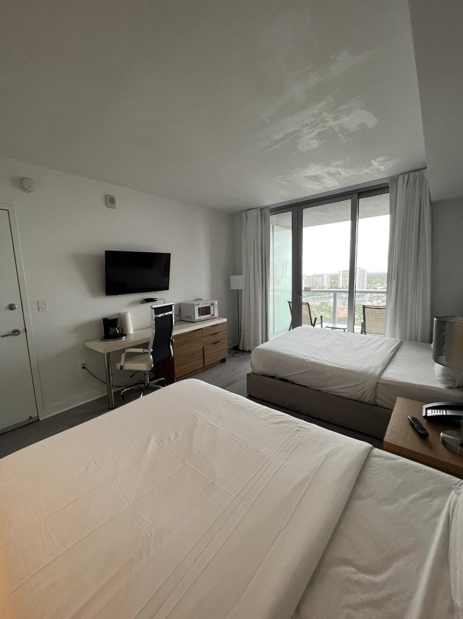 הלנדל ביץ' 23Rd Floor Luxury & Spacious Beachwalk Resort Apartment With Amazing View מראה חיצוני תמונה