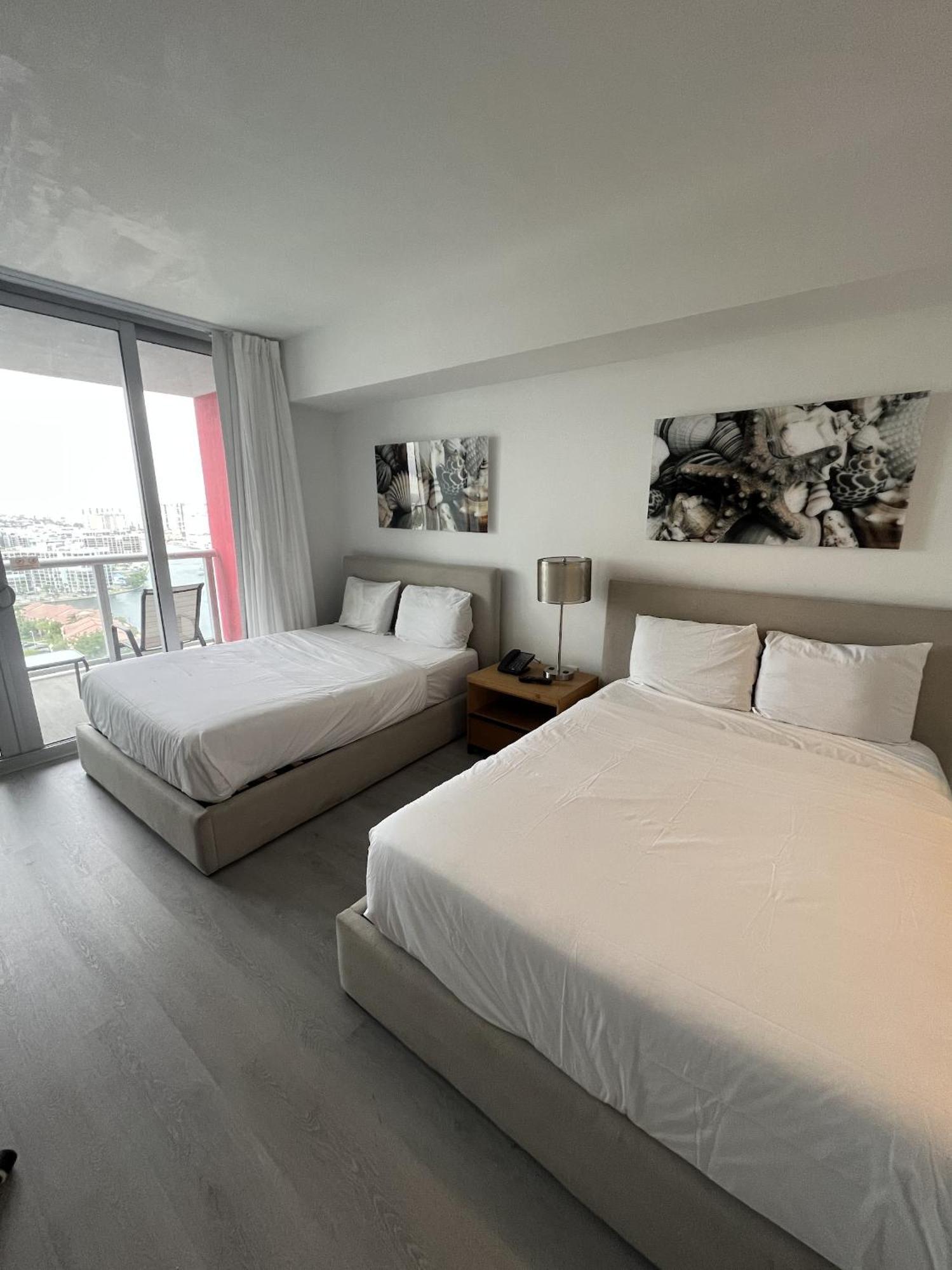 הלנדל ביץ' 23Rd Floor Luxury & Spacious Beachwalk Resort Apartment With Amazing View מראה חיצוני תמונה