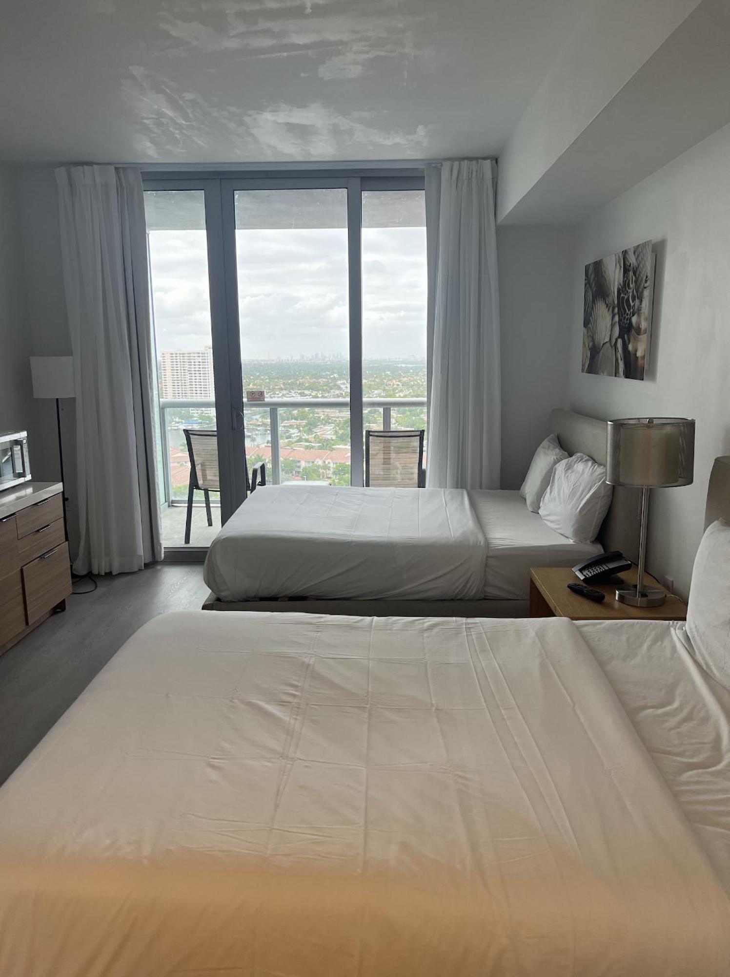 הלנדל ביץ' 23Rd Floor Luxury & Spacious Beachwalk Resort Apartment With Amazing View מראה חיצוני תמונה