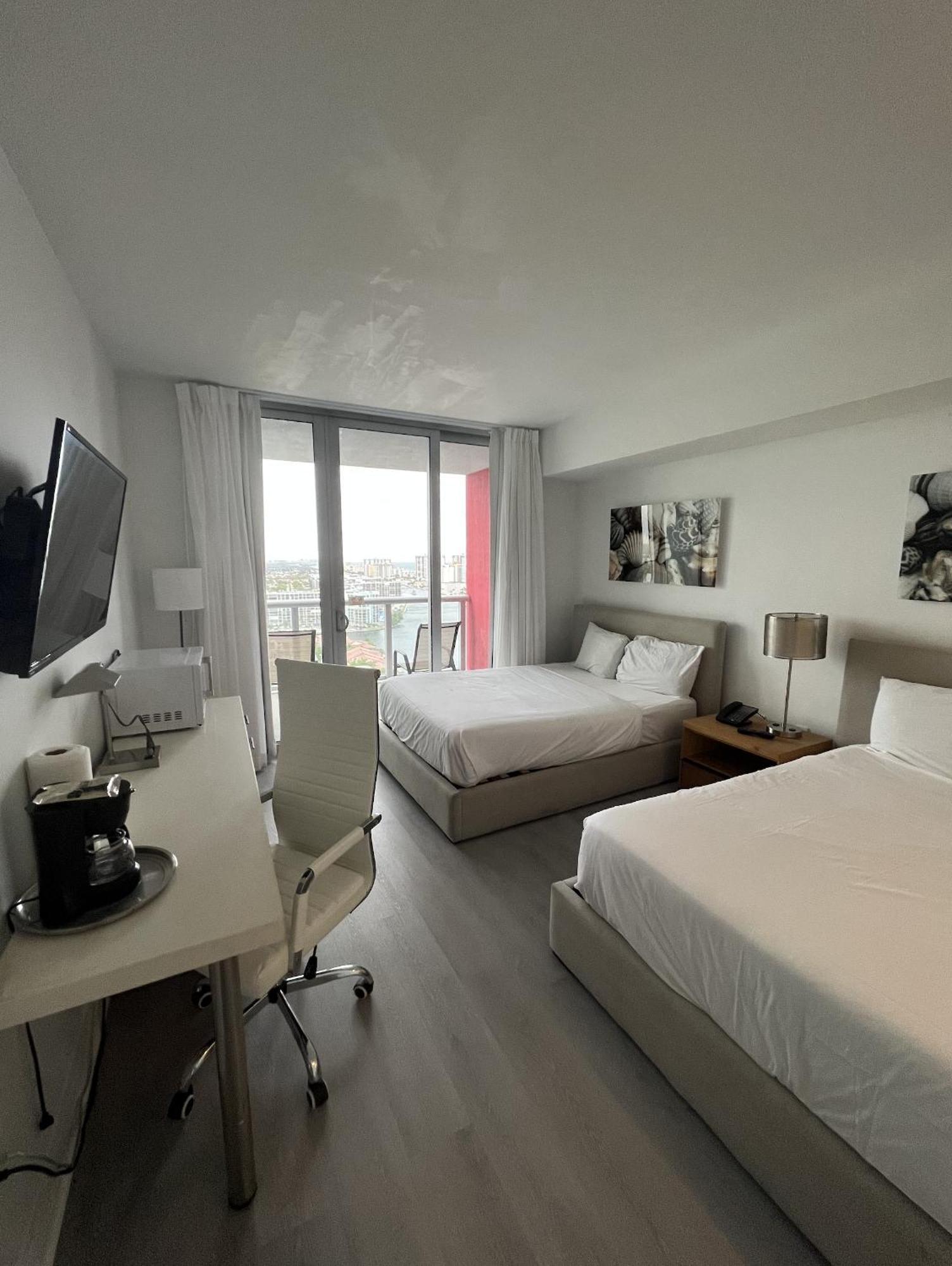הלנדל ביץ' 23Rd Floor Luxury & Spacious Beachwalk Resort Apartment With Amazing View מראה חיצוני תמונה